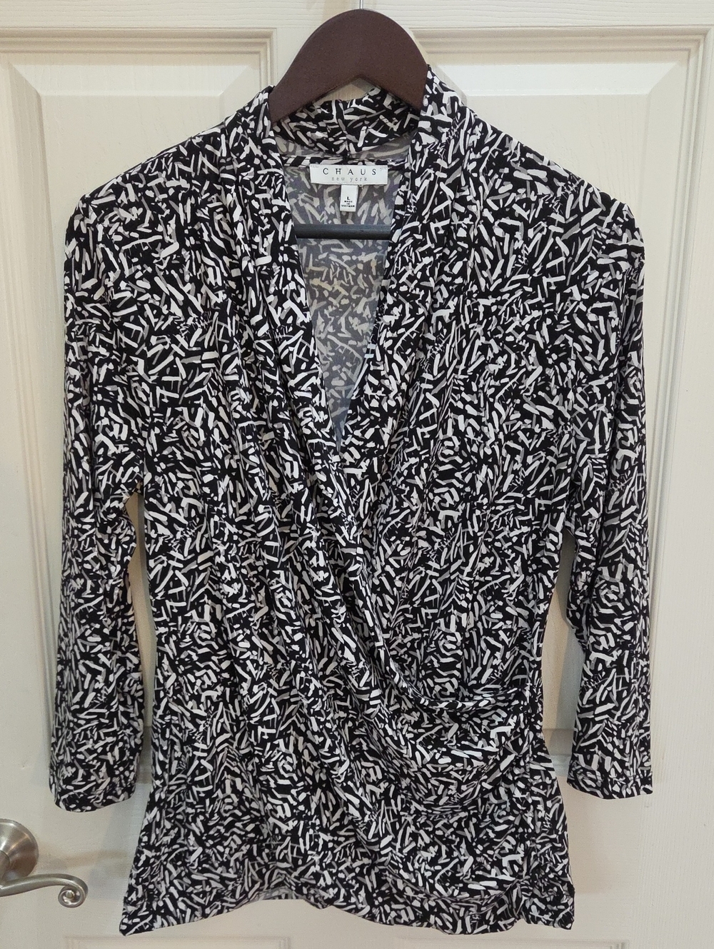 Chaus New York Black And White Abstract Print Side Wrap Pullover Top Sz Lg